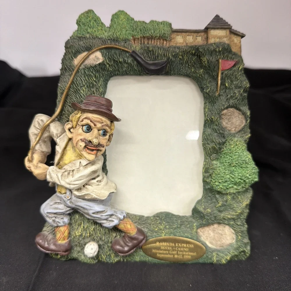 vintage Figi Graphics 3D resin picture frame featuring‎ a golfer in attire